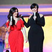 Kim Kardashian and Kris Jenner appear on a catwalk in the middle of the Dubai Mall | Picture 102855